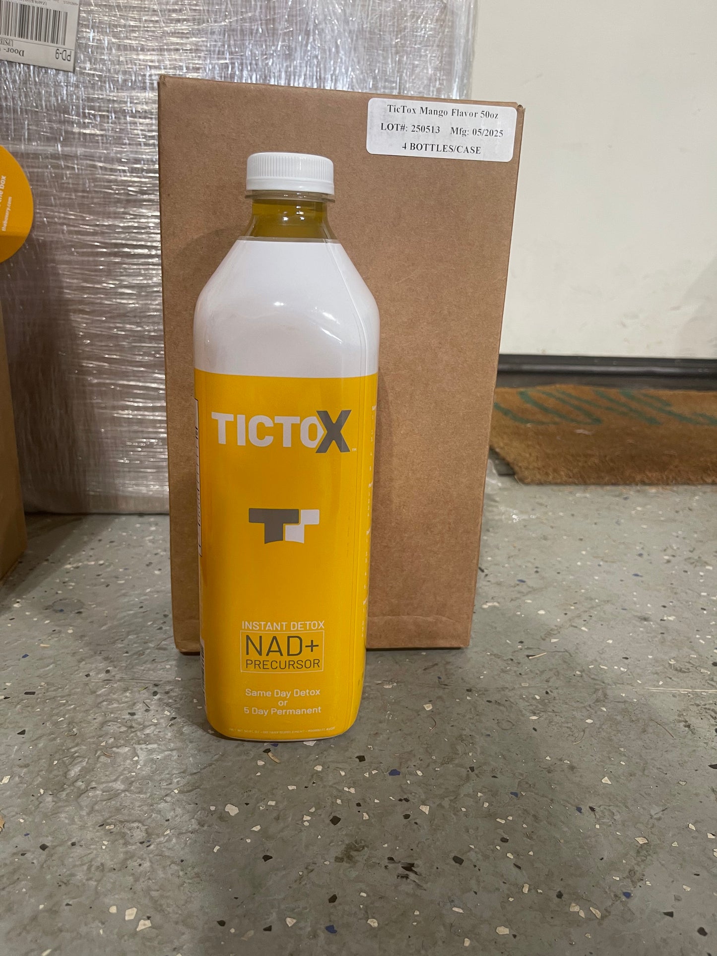 50oz liquid. 4 bottles cases